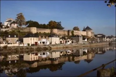 Nous allons visiter la ville de Mayenne. Pour cela, nous devons nous rendre en rgion ...