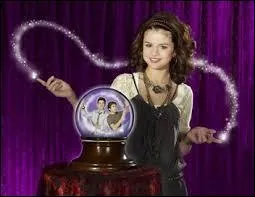 Qui est Alex Russo ?