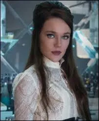 Comment s'appelle et se surnomme cette fille ?