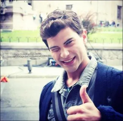 Quelle chanson chante dans la saison 1 a t reprise dans la saison 2, mais en version rock ?