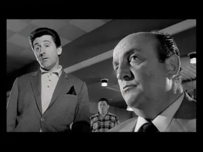 Le bowling :  Tu te prpares des nuits blanches... des migraines... des  nervous brecdnes , comme on dit de nos jours . Que rplique F. Naudin ?