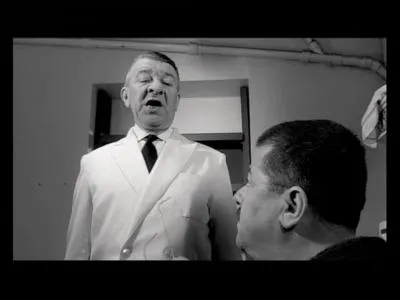  Yes, Sir !   : c'est le leitmotiv de Jean, le majordome (Robert Dalban). Mais que faisait-il comme turbin avant d'tre larbin ?