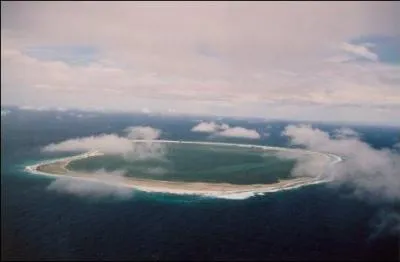 A combien de kilomtres au maximum est fixe en 2014 la zone conomique exclusive ?