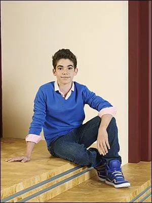 Comment s'appelle ce jeune sducteur g de 12 ans (dans la srie) ?