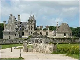Etape en Bretagne maintenant,  Saint-Vougay, commune du Finistre Nord. De style Renaissance et considr comme  la plus belle demeure du Lon  par Louis XIII, ce chteau est celui de :