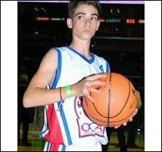 Dans quel sport est-il ceinture bleue ?