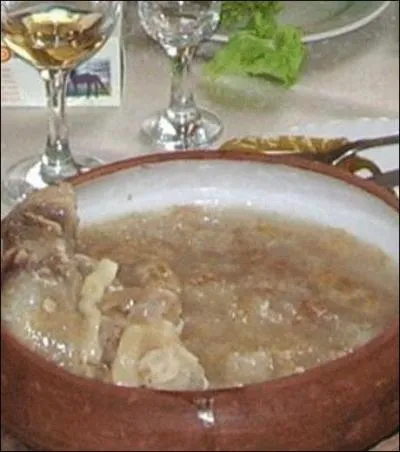 Si vous aimez le boeuf, a tombe bien, ce plat s'appelle le khash, a plat beaucoup en Armnie, savez-vous de quoi il est compos ?