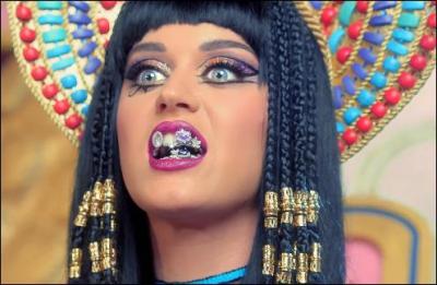Le titre de Katy Perry  Dark horse  se traduit videmment par cheval noir. Mais quel est l'autre sens en anglais de cette expression ?