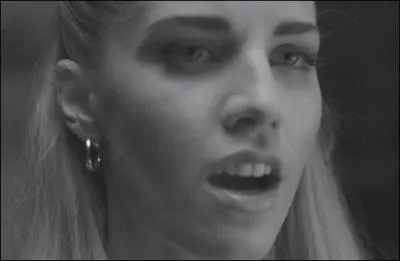 Le jeune groupe anglais London Grammar cartonne avec son titre  Wasting my young years . Mais le verbe  to waste  signifie t-il ?