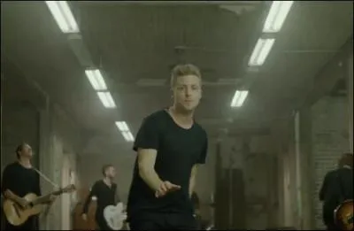  Counting stars , du groupe OneRepublic, est l'un des plus gros cartons de cet hiver. Comment traduire ce titre ?