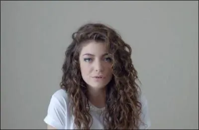 La jeune no-zlandaise Lorde a perc grce  son titre  Royals  dans le monde entier. Mais que signifie  the royals  ?