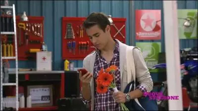 Qui a une relation amoureuse avec sa meilleure amie ?