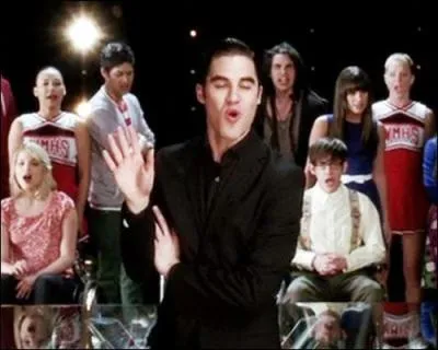 Lorsque Blaine chante  It's Not Right, But It's Okay , c'est parce que Kurt envoie beaucoup de SMS  :
