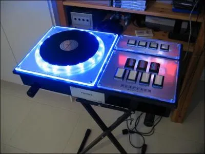 De quel jeu provient cette sorte de platine DJ ?