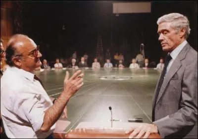 Dans le film d'Henri Verneuil "Mille milliards de dollars", qui tient le rôle principal ?