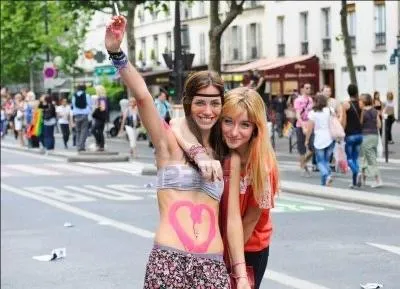 A notre poque moderne, faire un enfant n'est plus un problme; la preuve : A notre poque, on peut faire un enfant ...