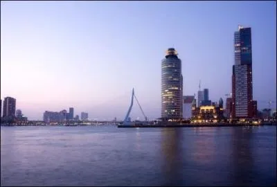 O se situe la ville de Rotterdam ?