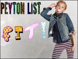 Dans quelle srie joue-t-elle ?