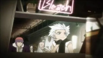 Sur cette image du 5me opening appel Rolling Star, on voit Tshir devant une fentre. Mais qui lui saute littralement dessus peu aprs ?