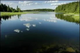 La Finlande est reconnue comme ayant un paysage idyllique. De plus, sa capitale est la ville la plus peuplée de la Finlande. 
Quel est le nom de sa capitale ?