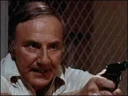 Tony est pig par la police alors qu'il...