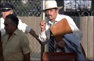 Quel est le nom de la cible de Montana au camp de regroupement ?