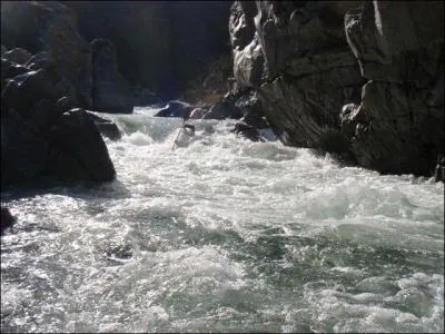 Le courant du fleuve est rapide. Dans quelle catgorie grammaticale classez-vous le mot  rapide  contenu dans la phrase qui prcde ?