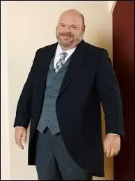 Comment s'appelle le majordome de la famille Ross ?