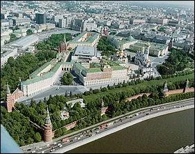 Il s'agit plus d'une forteresse que d'un vritable palais. Il fut la rsidence des tsars avant d'tre celle des dirigeants de l'URSS. Quel est le nom de ce btiment inscrit au patrimoine mondial de l'UNESCO en 1990 ?