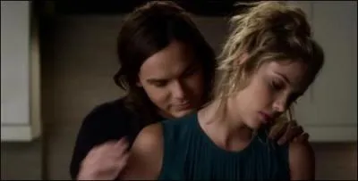 En quoi est dguis Caleb sur le train d'Halloween ? (Saison3, pisode13)