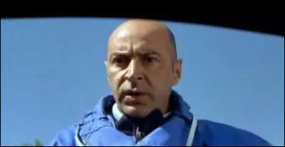 Quel est le nom de l'acteur qui incarne le policier qui a arr�t� Philippe Abrams ?