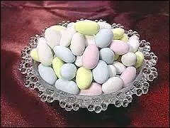 Je vous offre ce petit panier rempli de drages. Mais au fait, savez-vous de quelle ville la drage est-elle la spcialit ?