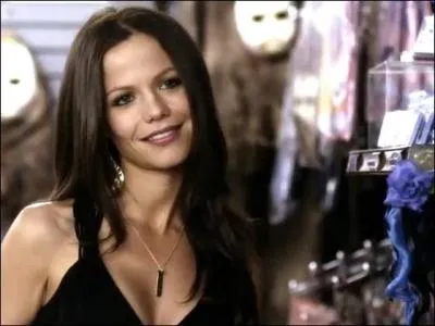 Qui frquente-t-elle dans la saison 4 ?