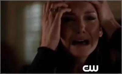 Pourquoi Elena fait-elle taire ses sentiments ?