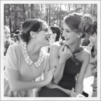 Dans  Violetta , qui est sa tante ?