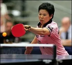 Ni Xia Lian est la championne de son pays. Elle est donc :