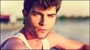 Comment s'appelle-t-il en vrai ?