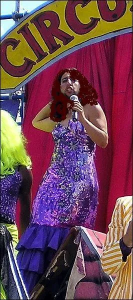 Clmentine Delait tait une Vosgienne qui vcut de 1865  1939. Elle se produisait sur les foires et les marchs et devint la mascotte des poilus pendant la Premire Guerre mondiale. Qu'est-ce qui fit sa rputation ?