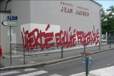 De septembre 2004  janvier 2005, combien d'lves sont-ils exclus de leur tablissement en France parce qu'ils portaient le voile islamique, la kippa ou une croix de dimension surdimensionne ?