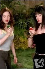 De quelle couleur sont les mches de son double malfique dans la saison 6 ?