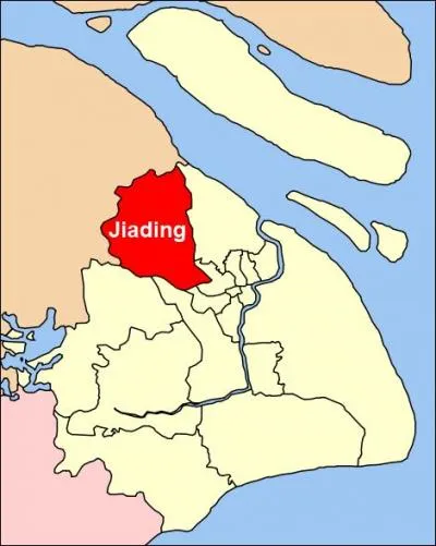 Quel amnagement au cot pharaonique (450 millions de dollars) a t-il t inaugur dans le district de Jiading, au cur de Shanghai, en 2004 ?