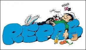 Au repos, comment est appele la surface du liquide ?