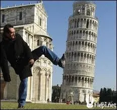 La tour de Pise est clbre pour son inclinaison qui est de :