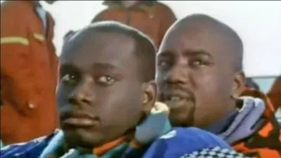 Quel personnage vient les acclamer  la fin du film ?