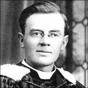 Sous quel nom est connu le philosophe Emile Chartier, auteur entre autres, de  Convulsions de la force , paru en 1939 ?