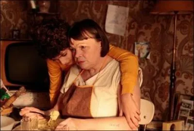  La vie devant soi , roman d'Emile Ajar, alias Romain Gary, fut adapt au cinma avec Simone Signoret en 1977. Quelle comdienne reprit le rle au thtre , recevant le Molire de la meilleure comdienne en 2010 ?