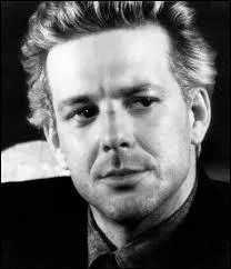 Amies femmes, comment trouvez-vous Mickey Rourke avant le passage chez le boucher ?