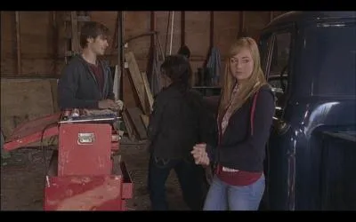 Dans l'pisode 14, l'ancien contrleur judiciaire de Ty vient  Heartland. Ty n'ayant pas dit  Kit pour sa probation, il fait passer Clint pour :