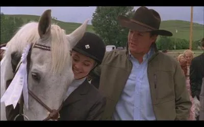 Amy fait des concours avec son nouveau cheval. Ici, elle a gagn le ruban blanc. Quelle place cette couleur reprsente-elle ?