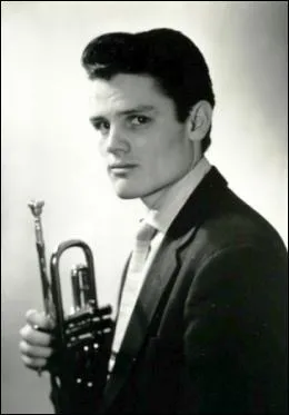 Nous connaissons tous  Chet  Baker, le trompettiste de jazz emblmatique. Quel tait son prnom de baptme ?